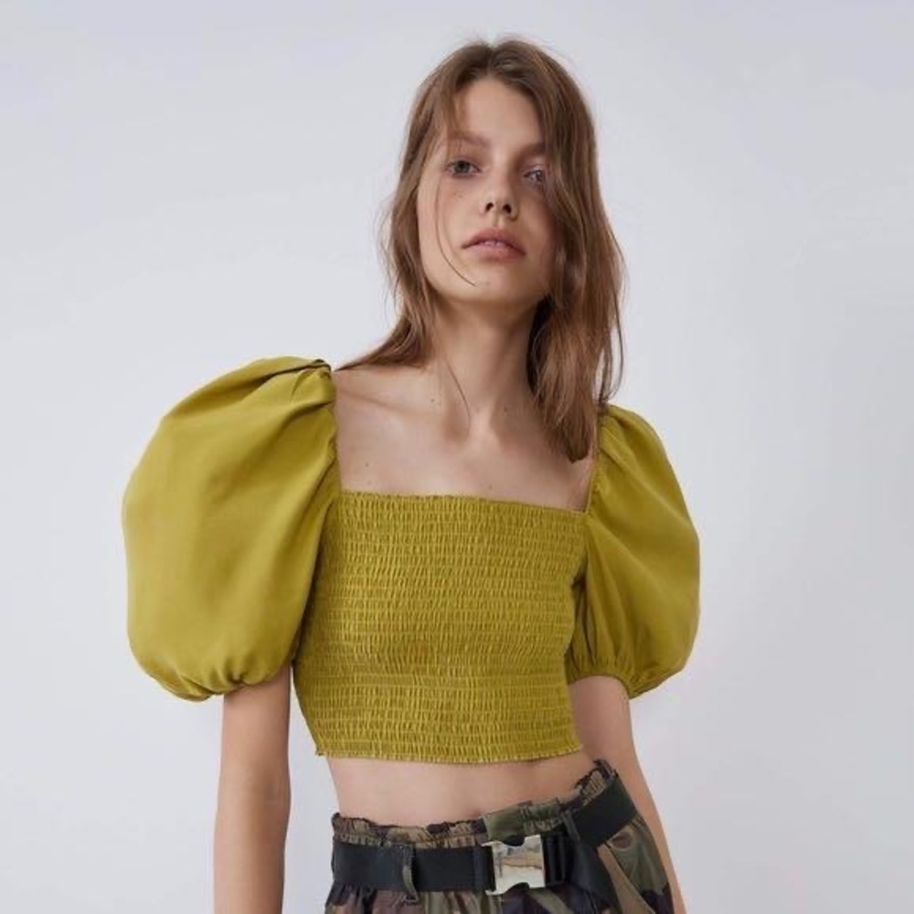 Pre-Owned Zara Voluminous Puff Sleeve Cropped Top